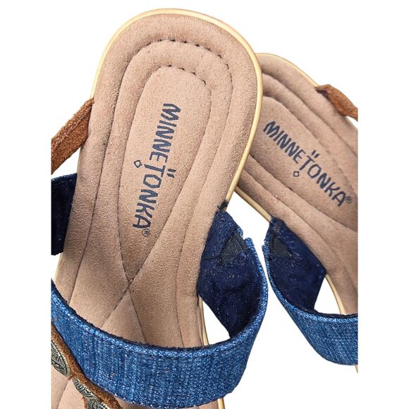 NEW Minnetonka Leather & Denim Wedge Slip-On Toe Ring Sandals 7 Concho Coins - Picture 6 of 8